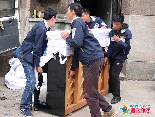 昆明鋼琴搬運(yùn)公司哪家好 鋼琴搬運(yùn)價(jià)格 鋼琴搬運(yùn)樓層費(fèi)怎么計(jì)算.jpg 昆明鋼琴搬運(yùn)公司哪家好 鋼琴搬運(yùn)價(jià)格 鋼琴搬運(yùn)樓層費(fèi)怎么計(jì)算.jpg