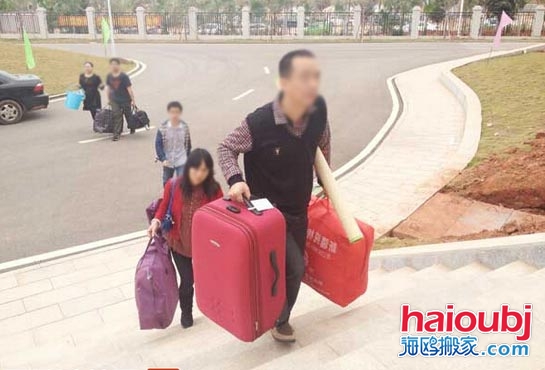 昆明學(xué)生搬家服務(wù)部助您輕松搬離學(xué)校.jpg 昆明學(xué)生搬家服務(wù)部助您輕松搬離學(xué)校.jpg